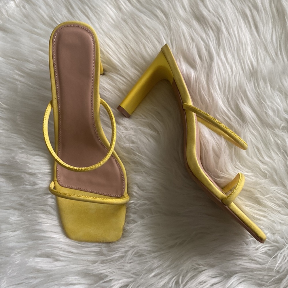 Vetaste Yellow Classic Square Toe Leather Sandals Size 9.5
